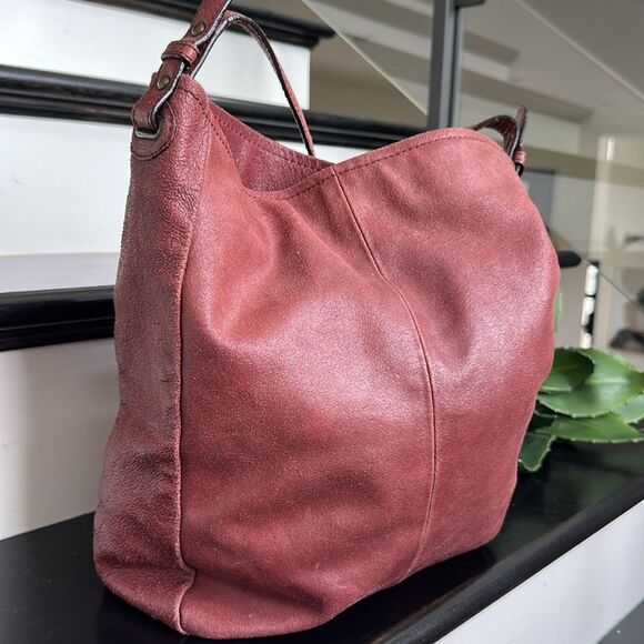 Wilson leather gorgeous, slouchy, bucket, shoulder purse - Picture 2 of 12